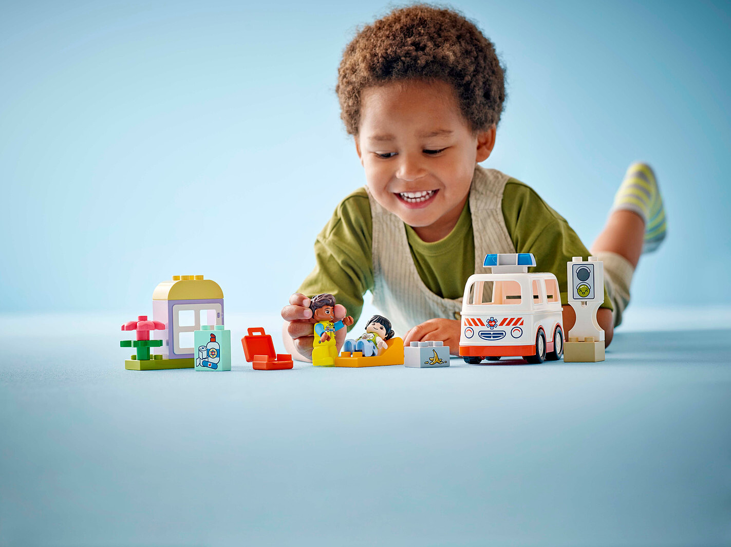 klocki-lego-duplo-town-karetka-z-kierowca-10447-4.jpg