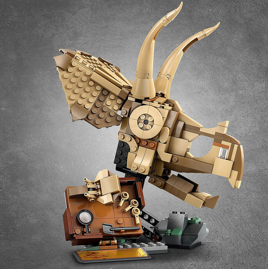klocki-lego-jurassic-world-szkielety-dinozaurow-czaszka-triceratopsa-76969-tlo.jpg