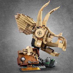 klocki-lego-jurassic-world-szkielety-dinozaurow-czaszka-triceratopsa-76969-tlo.jpg