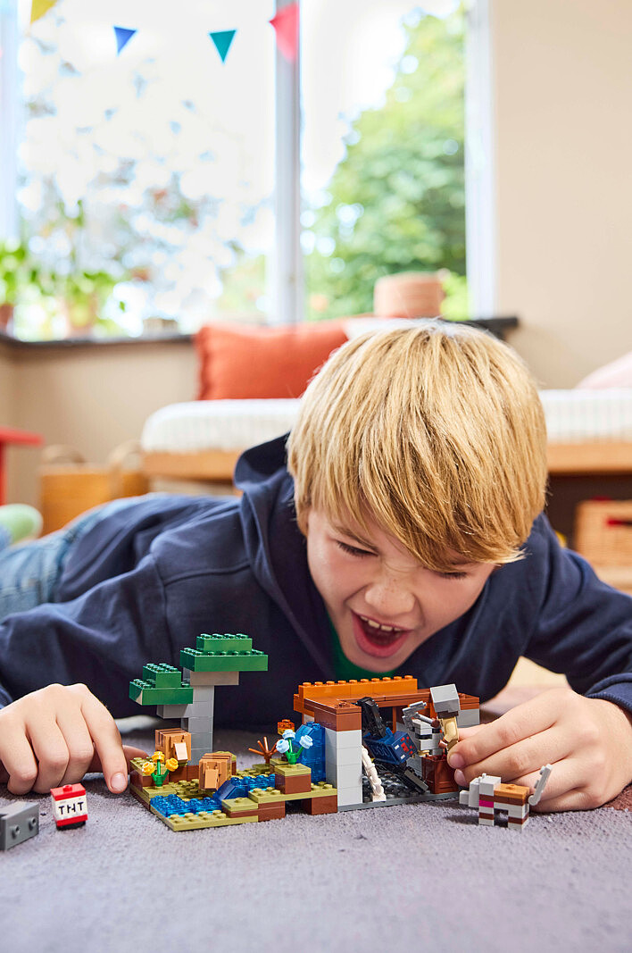 klocki-lego-minecraft-wyprawa-do-pancernikowej-kopalni-21269-3.jpg