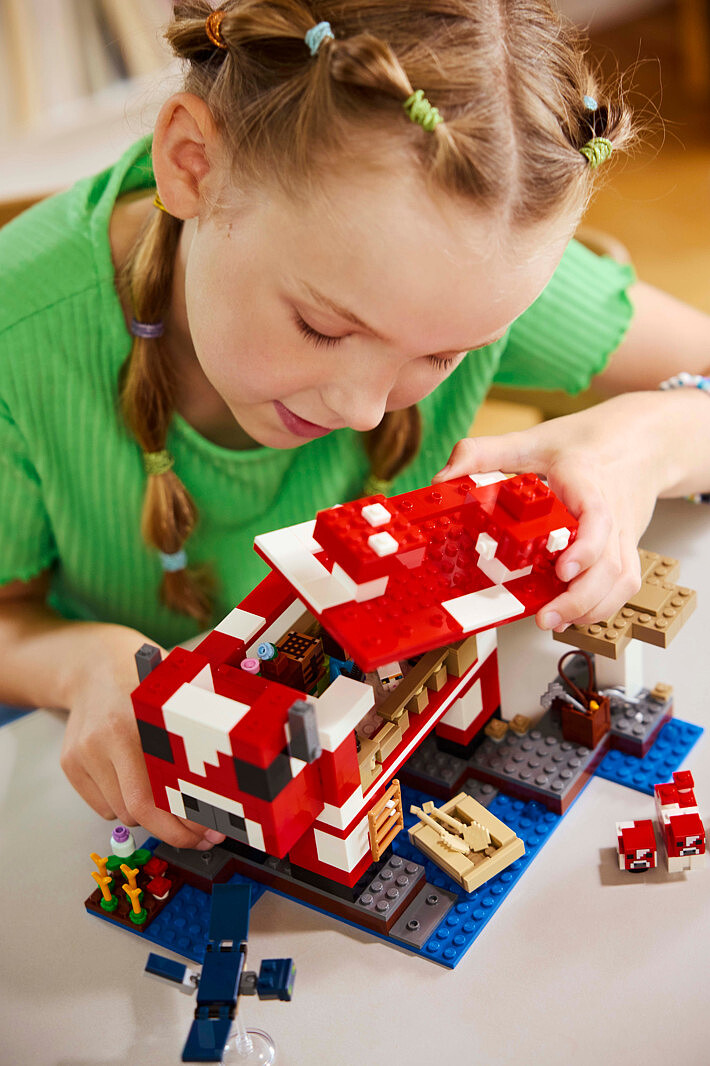 klocki-lego-minecraft-dom-grzybowej-krowy-21270-4.jpg