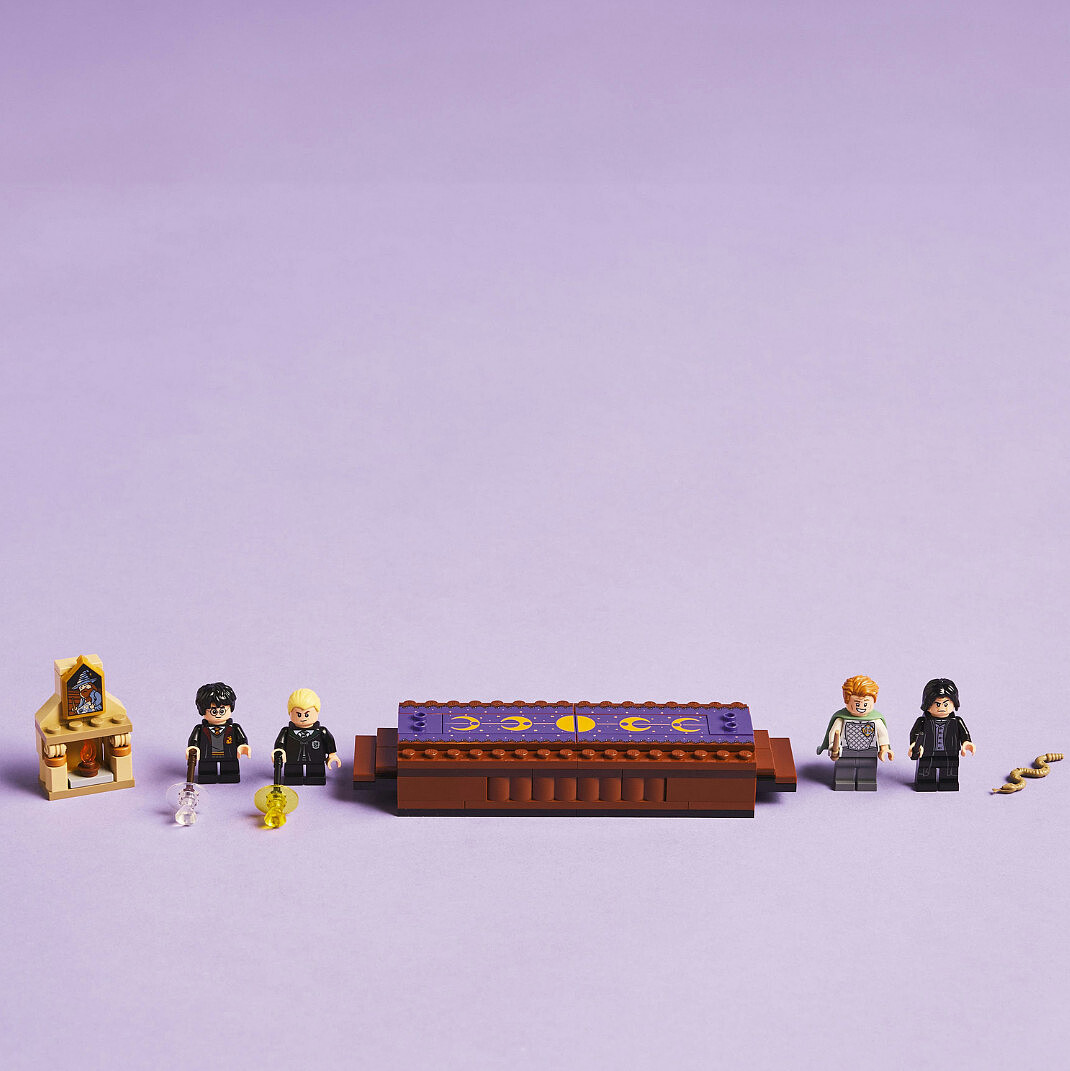 klocki-lego-harry-potter-zamek-hogwart-klub-pojedynkow-76441-tlo.jpg