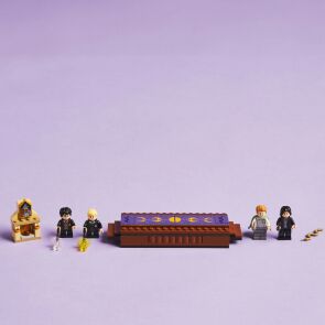 klocki-lego-harry-potter-zamek-hogwart-klub-pojedynkow-76441-tlo.jpg