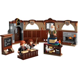 klocki-lego-harry-potter-zamek-hogwart-zajecia-z-zaklec-i-urokow-76442-konstrukcja.jpg