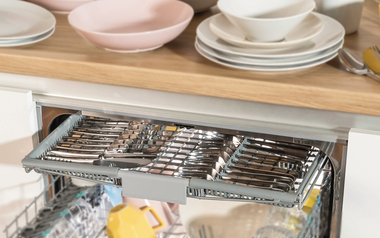zmywarka-gorenje-gs643e90x-szuflada-na-sztucce.jpg