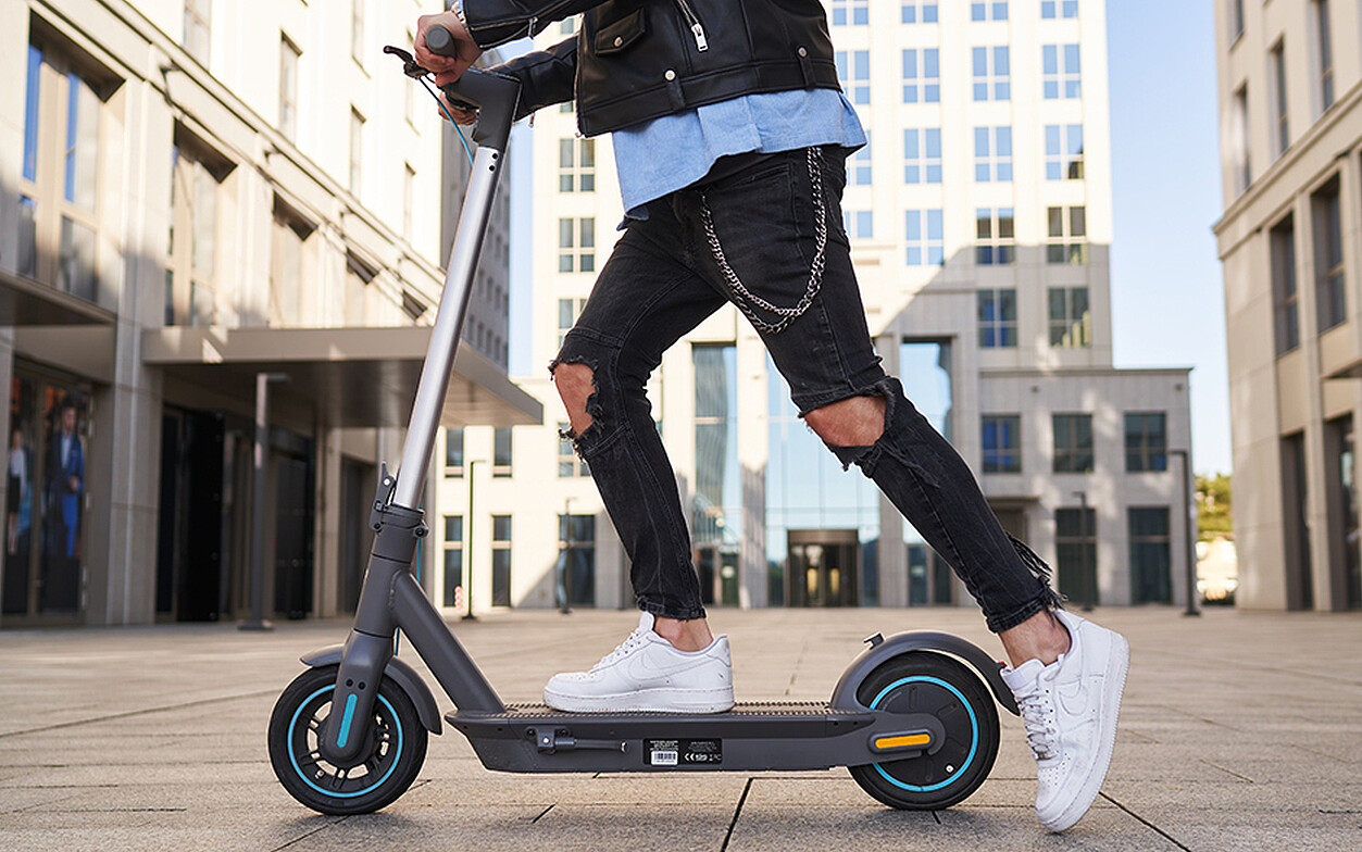 hulajnoga-elektryczna-motus-scooty-10-2023-3.jpg
