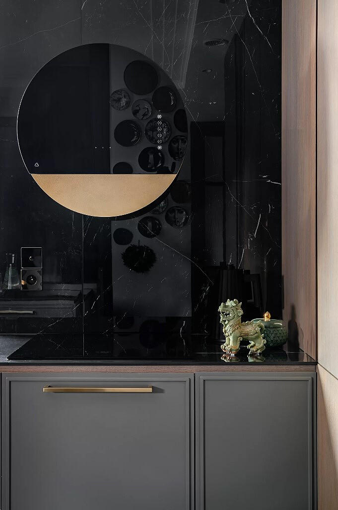 okap-kominowy-ciarko-design-eclipse-black-gold-aranzacja.jpg