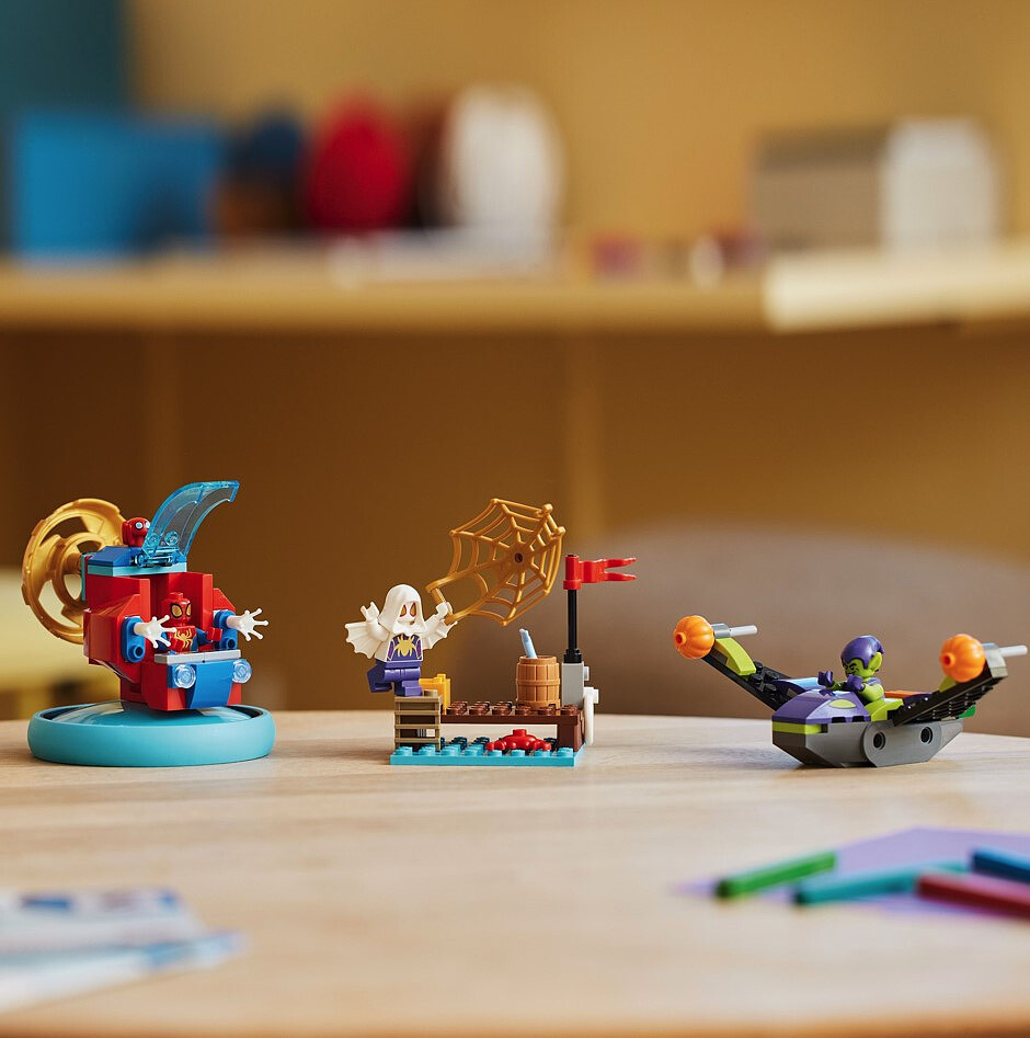 klocki-lego-disney-junior-spidey-kontra-zielony-goblin-10793-klocki-na%20stole.jpg