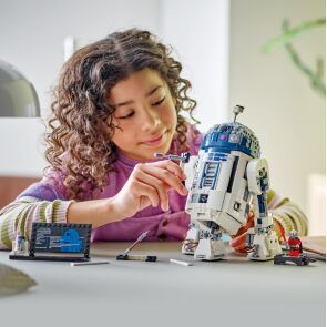klocki-lego-star-wars-r2-d2-75379-1.jpg