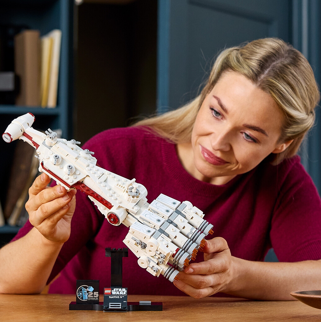klocki-lego-star-wars-tantive-iv%20-1.jpg