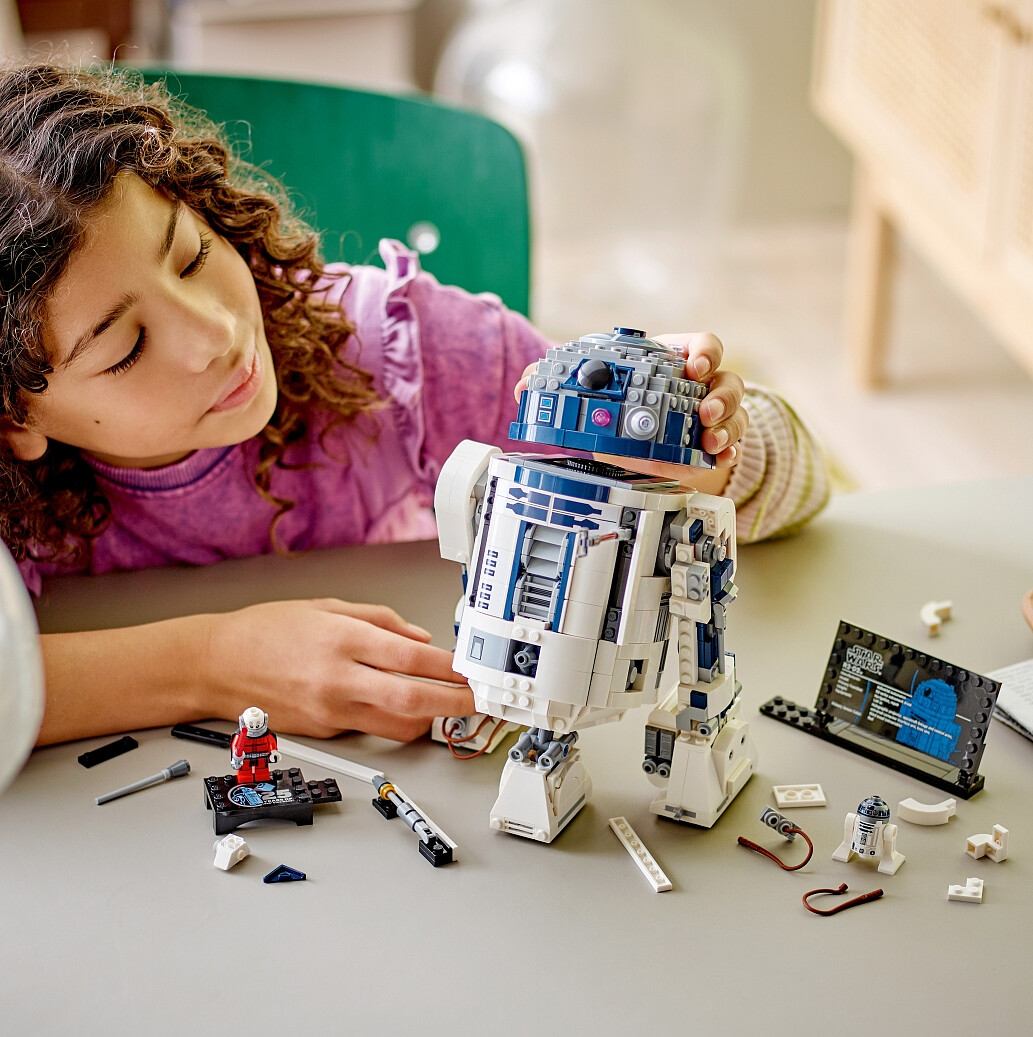 klocki-lego-star-wars-r2-d2-75379-2.jpg