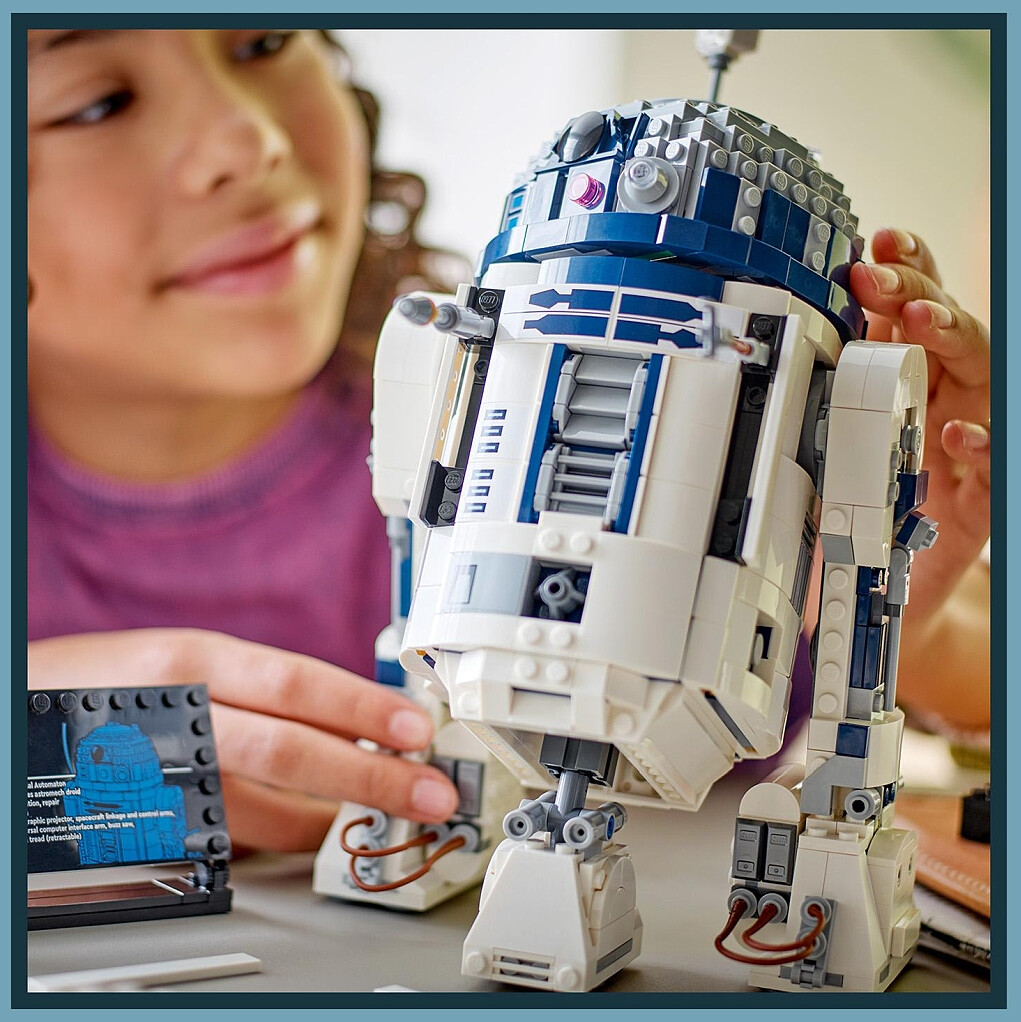 klocki-lego-star-wars-r2-d2-75379-5.jpg
