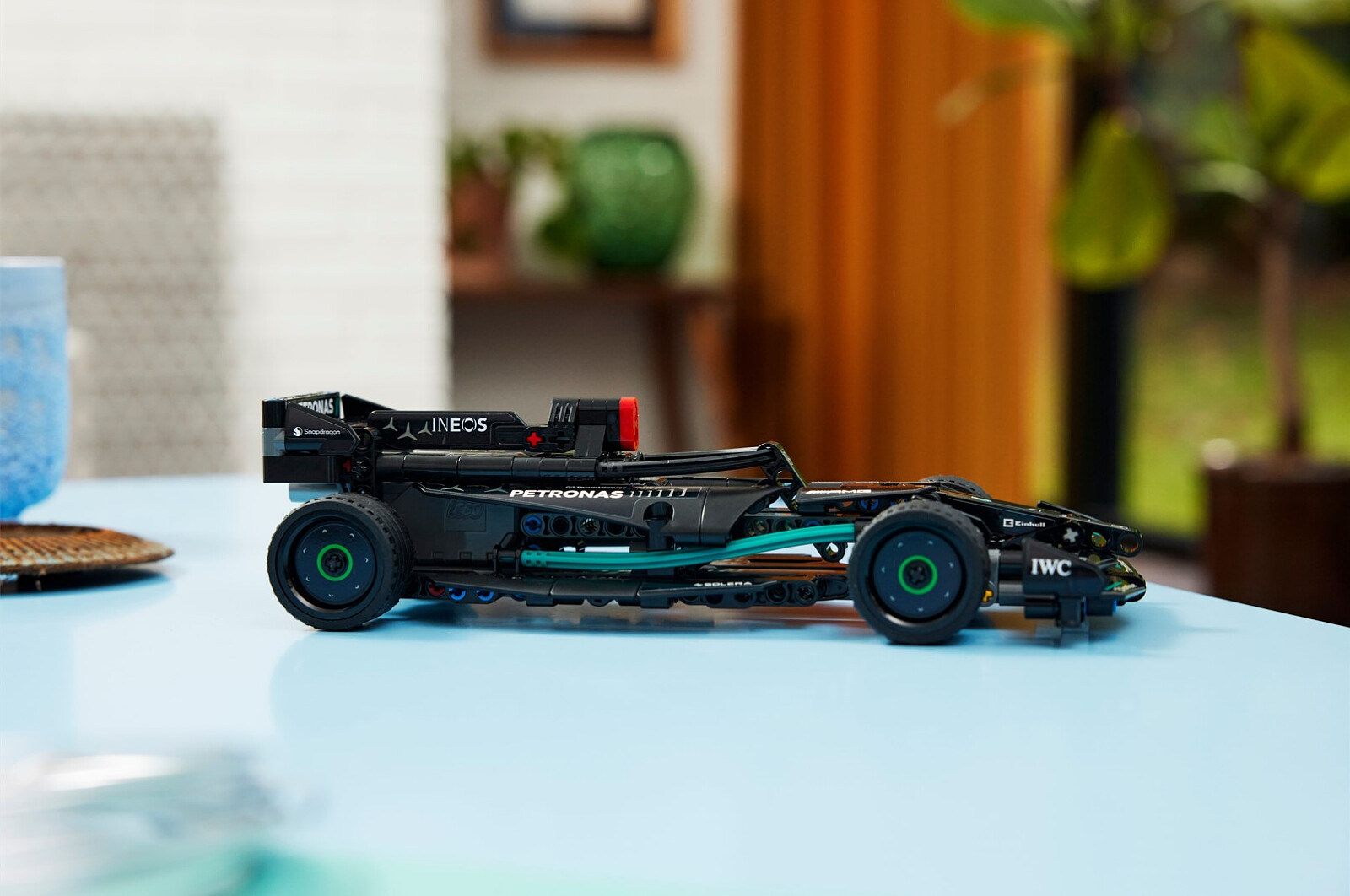 klocki-lego-technic-mercedes-amg-f1-w14-e-performance-pull-back-42165-5.jpg