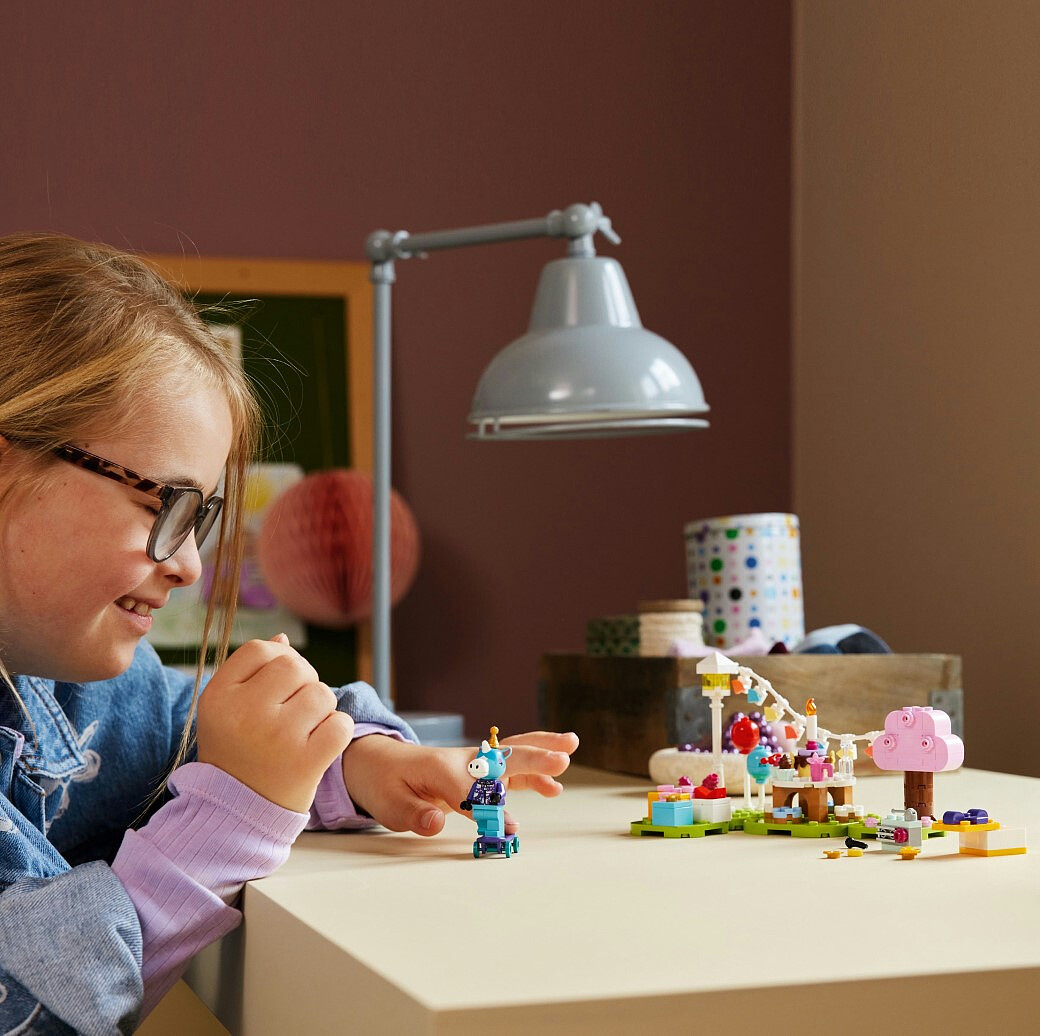klocki-lego-animal-crossing-przyjecie-urodzinowe-juliana77046.zdj07.jpg
