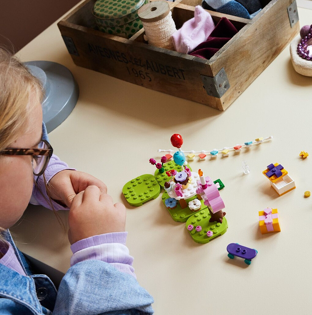 klocki-lego-animal-crossing-przyjecie-urodzinowe-juliana77046.zdj10.jpg