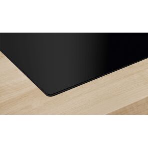 plyta-indukcyjna-zintegrowana-z-wyciagiem-bosch-serie-6-pvq811h26e-na-blacie.jpg