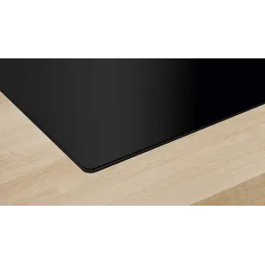 plyta-indukcyjna-zintegrowana-z-wyciagiem-bosch-serie-6-pvq811h26e-na-blacie.jpg