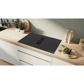 plyta-indukcyjna-zintegrowana-z-wyciagiem-bosch-serie-6-pvq811h26e-w-kuchni.jpg