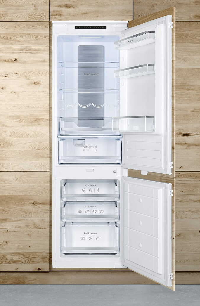 lodowka-amica-bk3055-6-nfm-e-w-zabudowie-otwarta-pusta.jpg