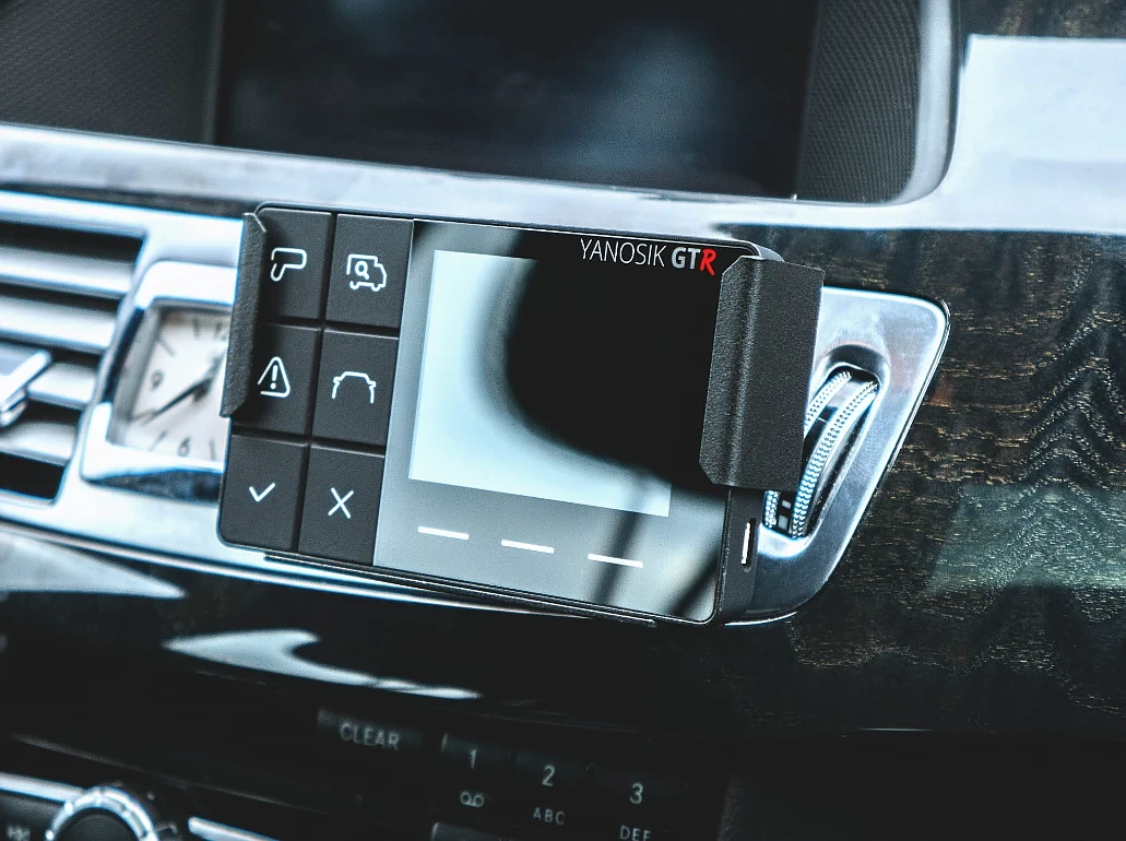 uchwyt-metalowy-yanosik-gtr-uchywt-magnetyczny-holder-3.webp