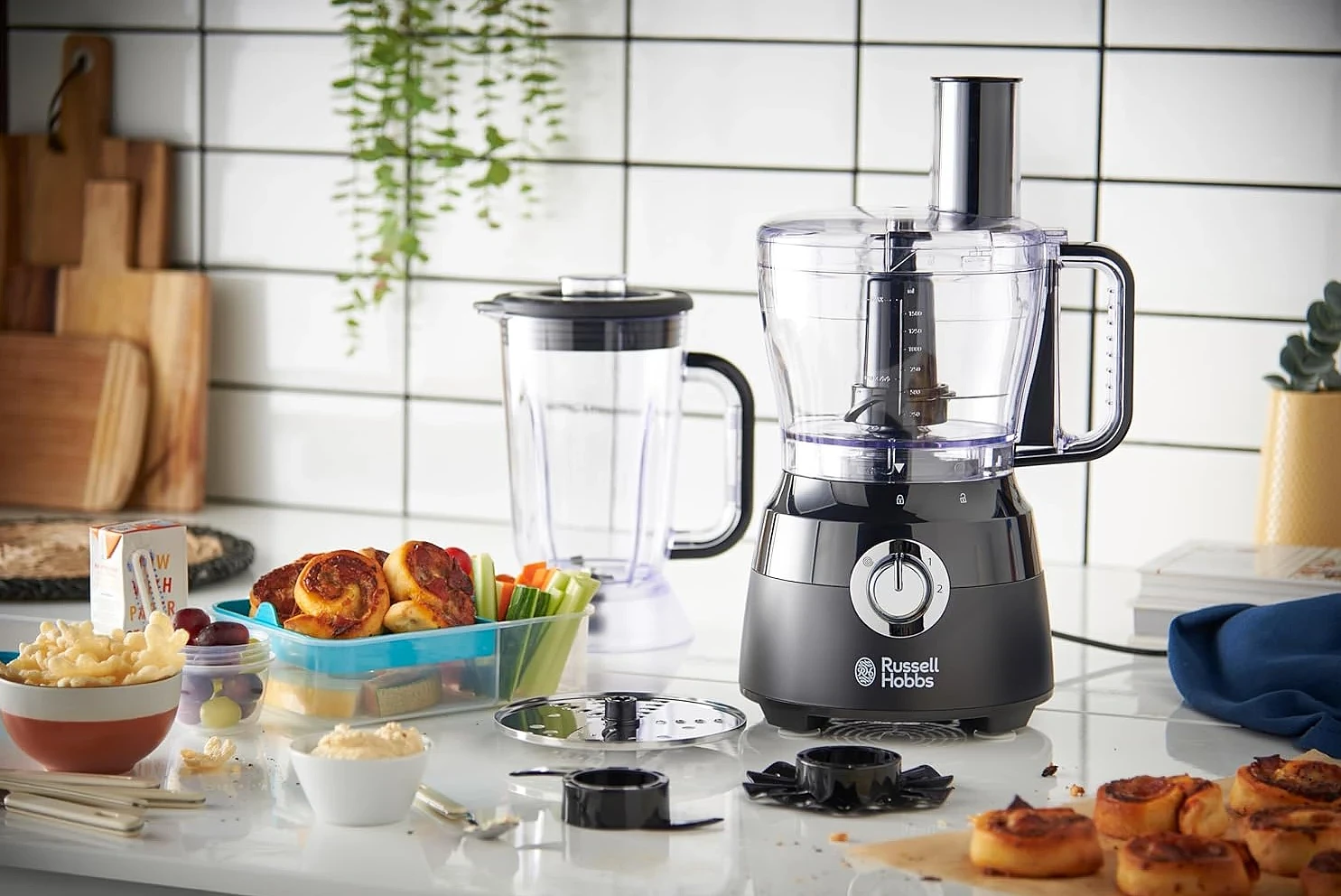 robot-kuchenny-russell-hobbs-24732-56-1.webp