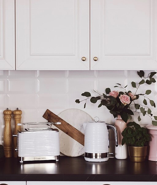 czajnik-elektryczny-russell-hobbs-inspire-24360-70-bialy.zdj02.jpg