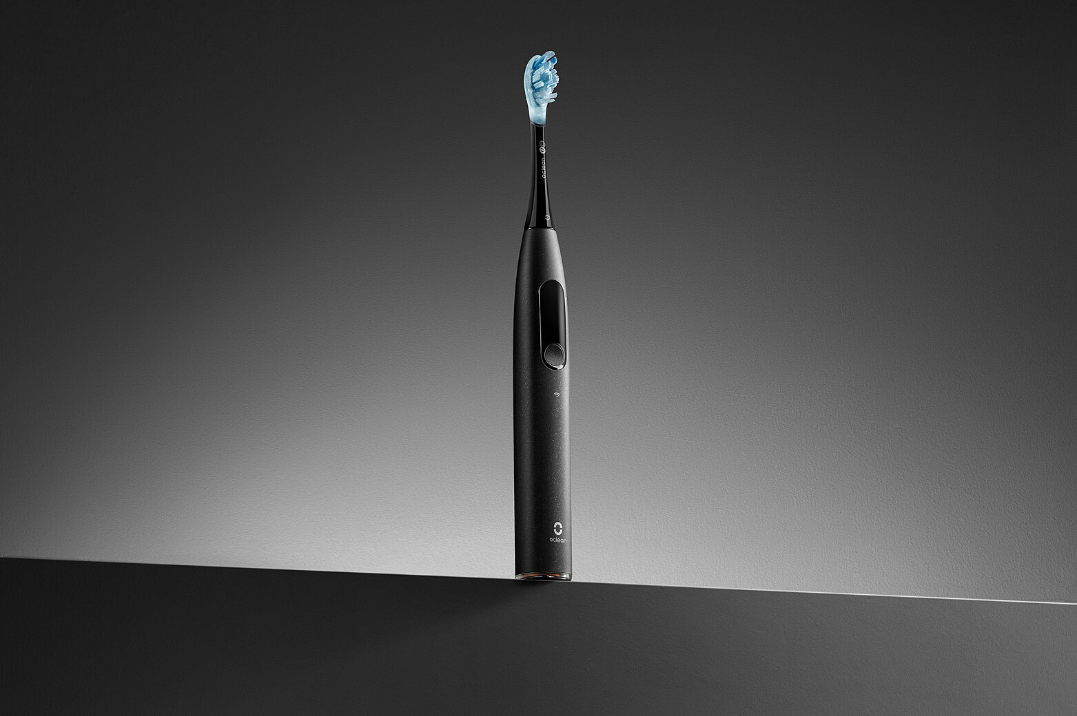 szczoteczka-soniczna-oclean-x-ultra-czarna-prezentacja-7.jpg