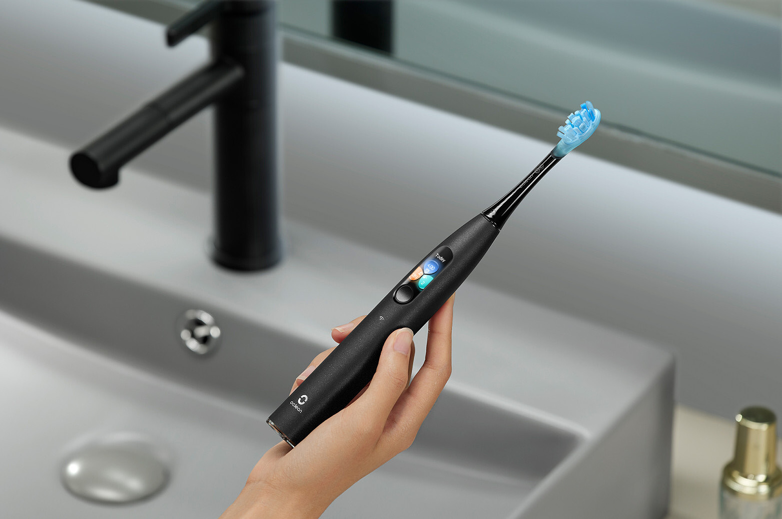 szczoteczka-soniczna-oclean-x-ultra-czarna-prezentacja-11.jpg