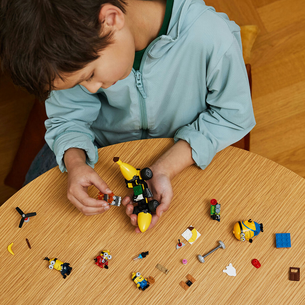 klocki-lego-minions-bananowoz-i-minionki-75580-zabawa.jpg