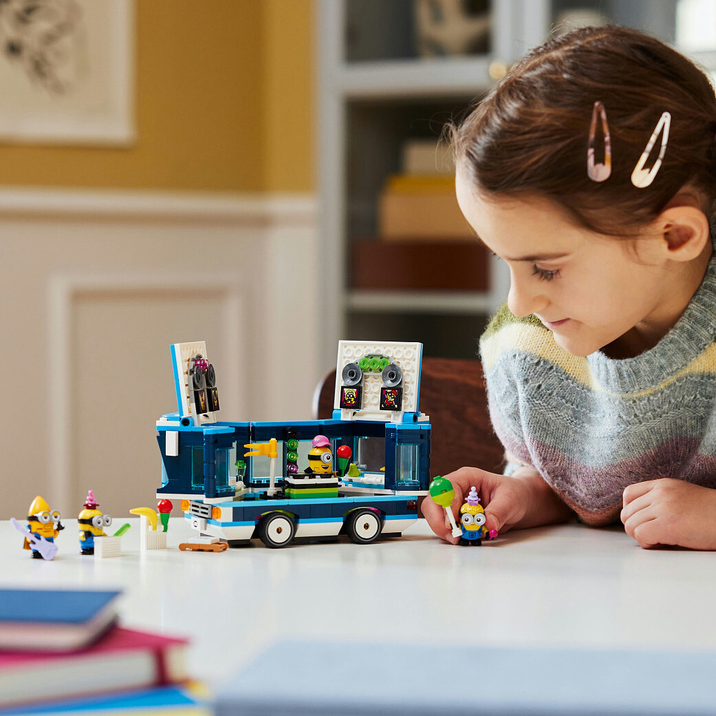 klocki-lego-minionki-imprezowy-autobus-75581-prezentacja-2.jpg