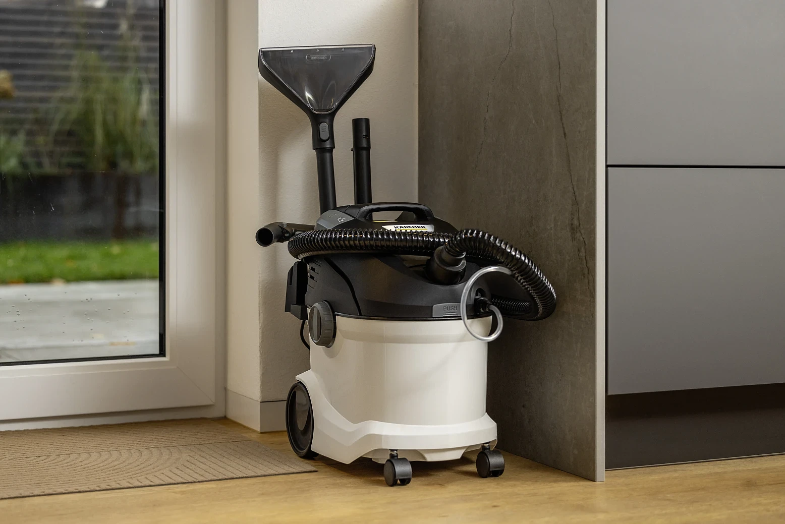 odkurzacz-pioracy-karcher-se-5-eu-1.081-230.0-przechowywanie-2.webp