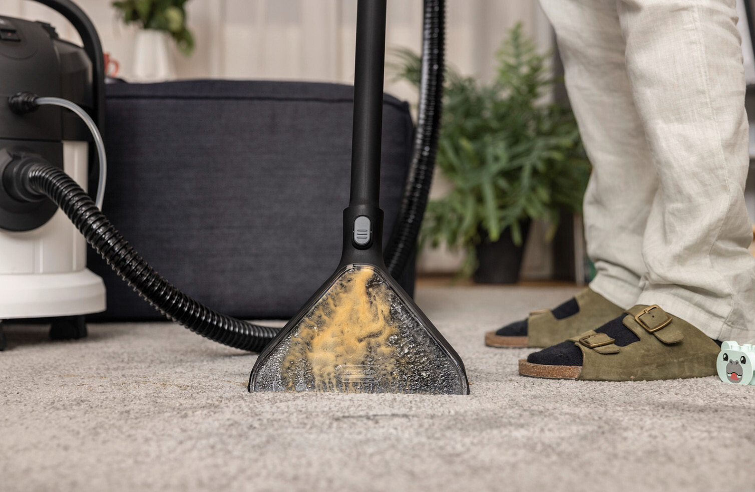 odkurzacz-pioracy-karcher-se-4-plus-special-1.081-171.0-6.jpg