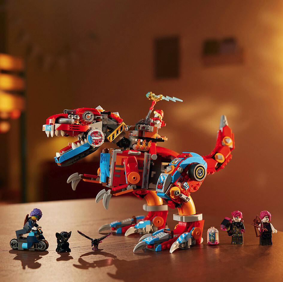 klocki-lego-dreamzzz-dinorobot-coopera-c-rex-71484-na-stole.jpg