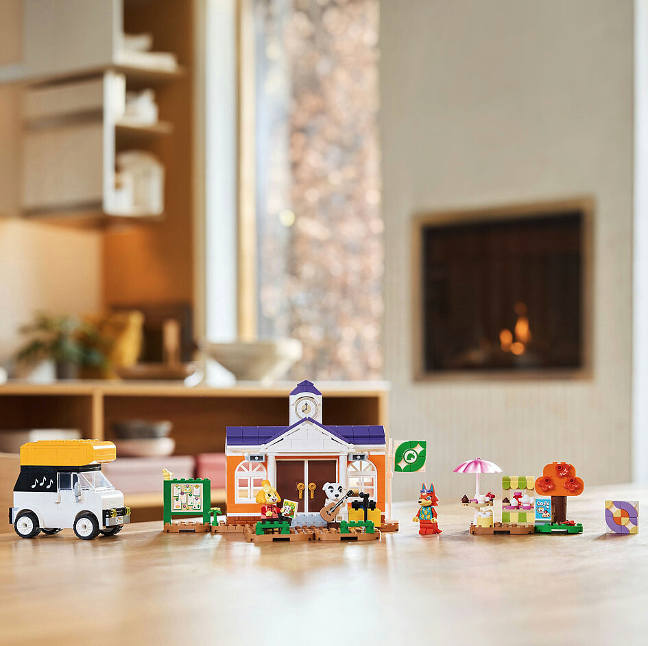 klocki-lego-animal-crossing-koncert-k.k.na-placu-77052-na-podlodze.jpg