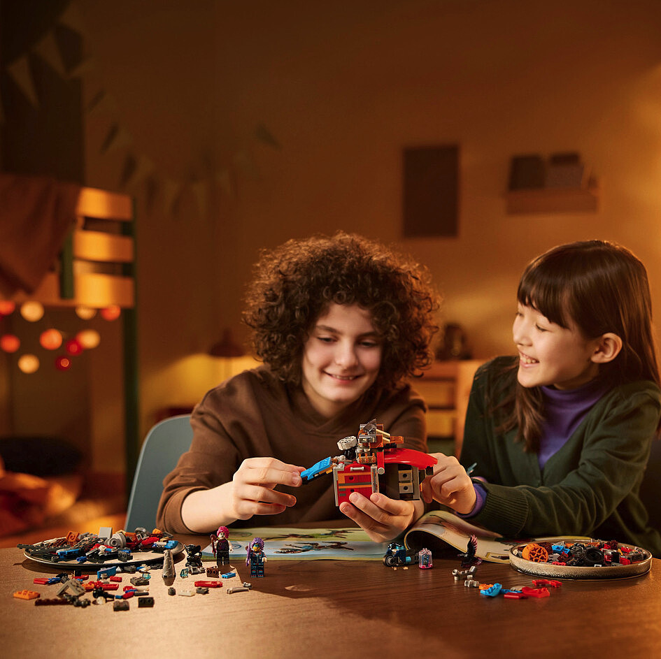 klocki-lego-dreamzzz-dinorobot-coopera-c-rex-71484-zabawa-3.jpg