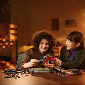 klocki-lego-dreamzzz-dinorobot-coopera-c-rex-71484-zabawa-3.jpg