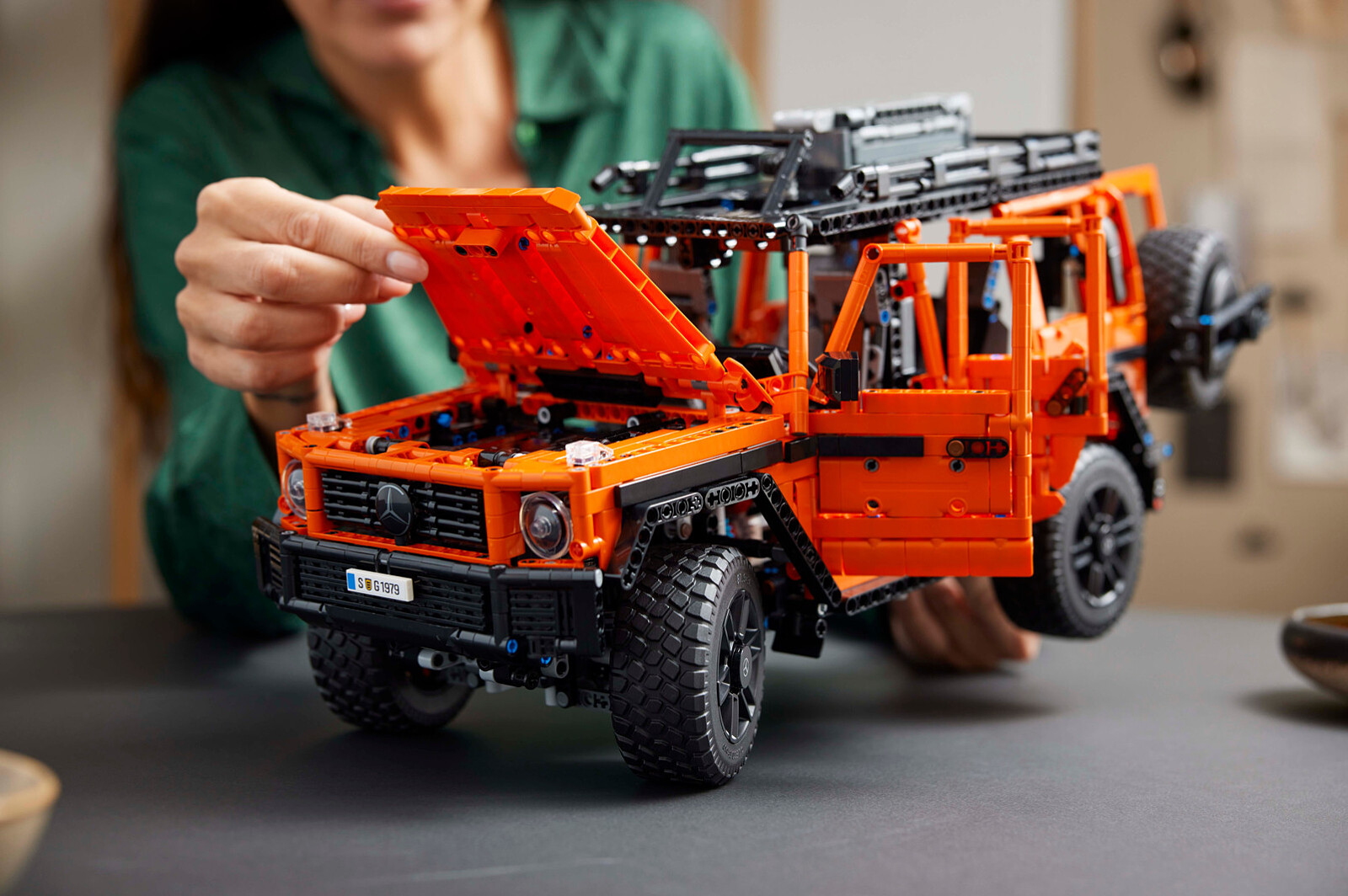 klocki-lego-klocki-lego-technic-mercedes-benz-g-500-professional-line-42177-4.jpg