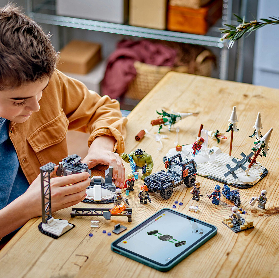 klocki-lego-marvel-avengers-czas-ultrona-zabawa.jpg