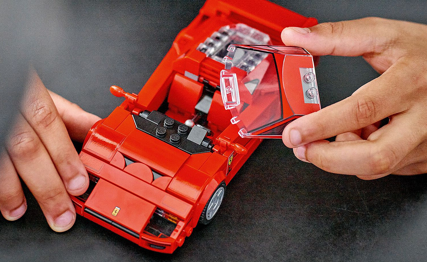 klocki-lego-speed-champions-supersamoch%C3%B3d-ferrari-f40-76934-ukladanie.jpg