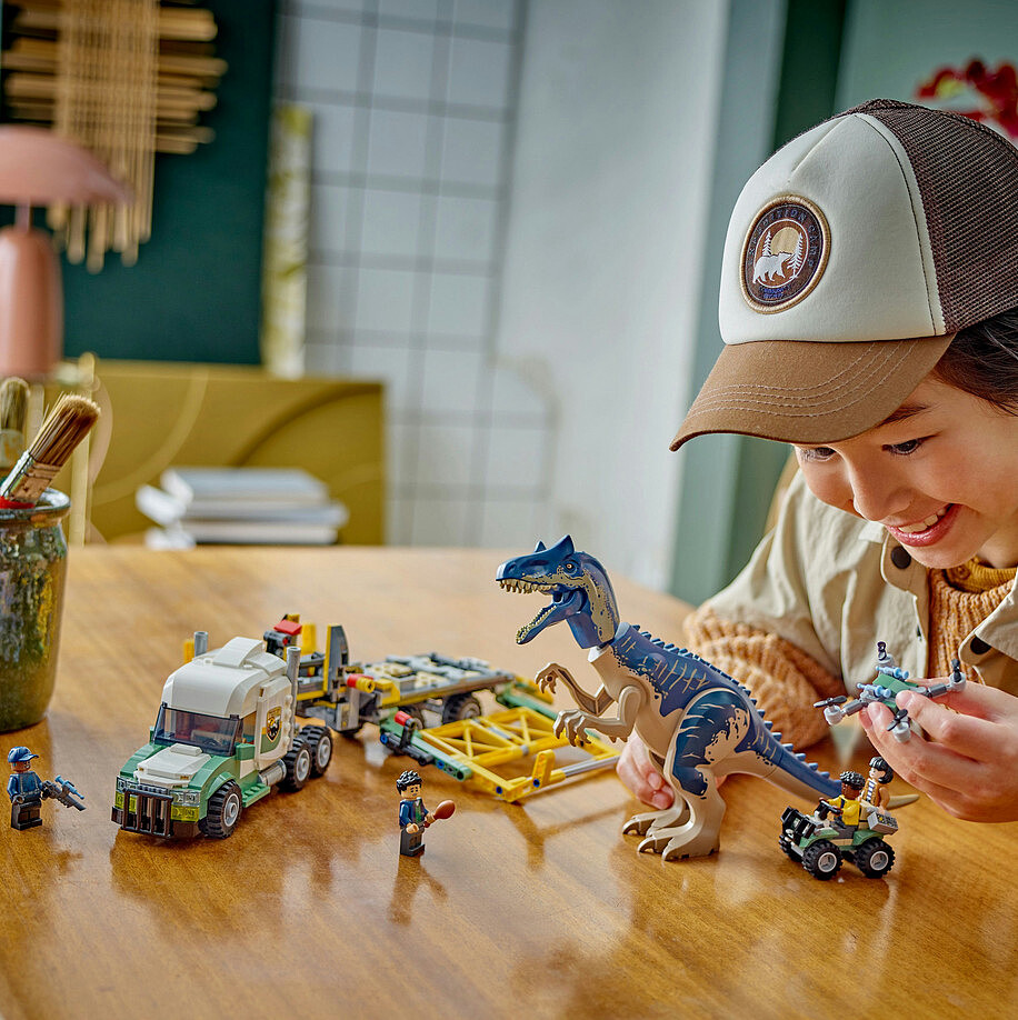 klocki-lego-jurassic-world-dinomisje-ciezarowka-do-transportu-allozaura-76966-zastosowanie-2.jpg