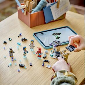 klocki-lego-marvel-iron-man-i-iron-legion-kontra-zo%C5%82nierz-hydry-76288-na-stole-2.jpg
