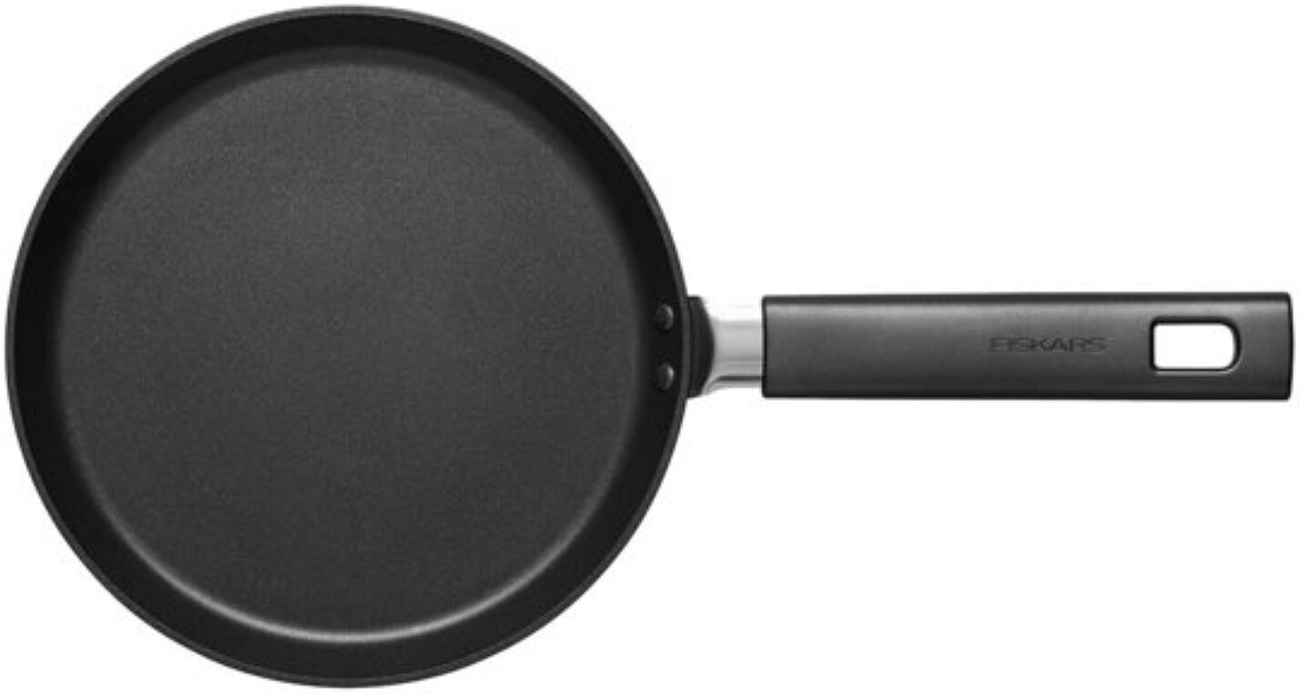 patelnia-do-nalesnikow-fiskars-hard-face-22-cm-z-gory.jpg