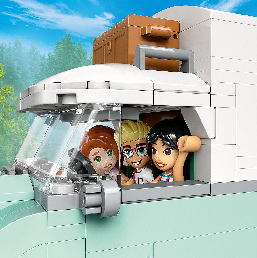 klocki-lego-friends-przygoda-w-kamperze-przyjaciol-42663-ciezarowka.jpg