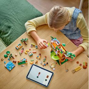 klocki-lego-friends-spotkanie-w-domku-na-drzewie-przyjazni-42652-zabawa-2.jpg