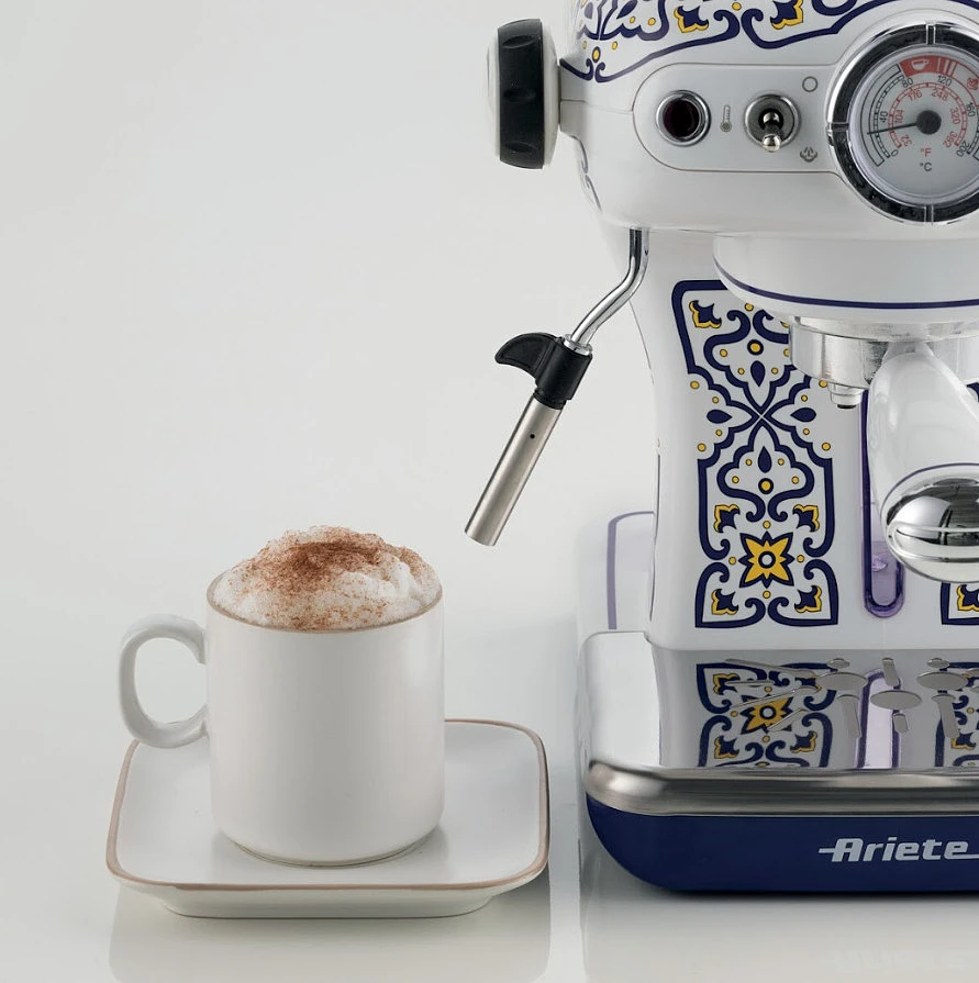 ekspres-kolbowy-aiete-1389-espresso-capri-mleczna-pianka.jpg