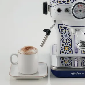 ekspres-kolbowy-aiete-1389-espresso-capri-mleczna-pianka.jpg