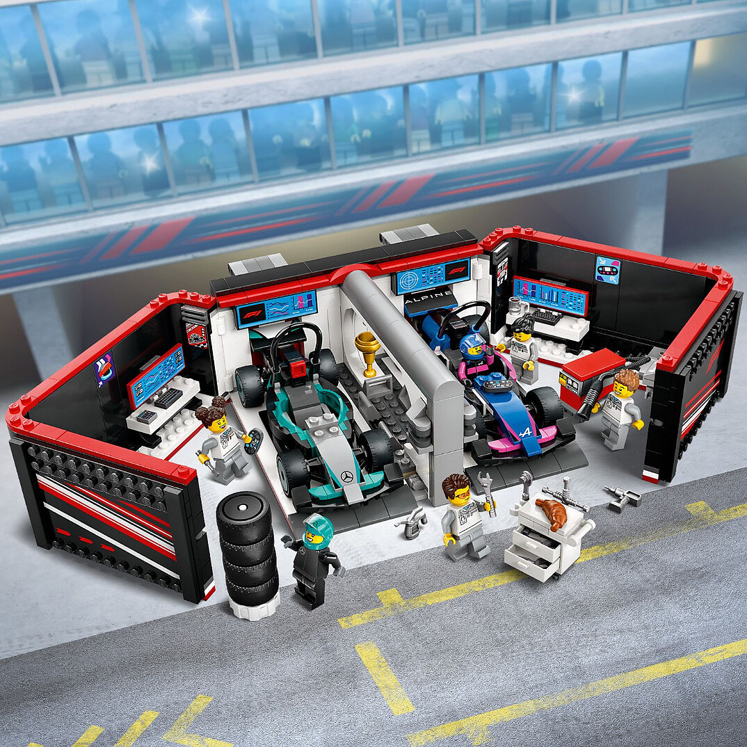 klocki-lego-city-f1-garaz-i-bolidy-mercedes-amg-i-alpine-60444-zbudowana-konstrukcja.jpg