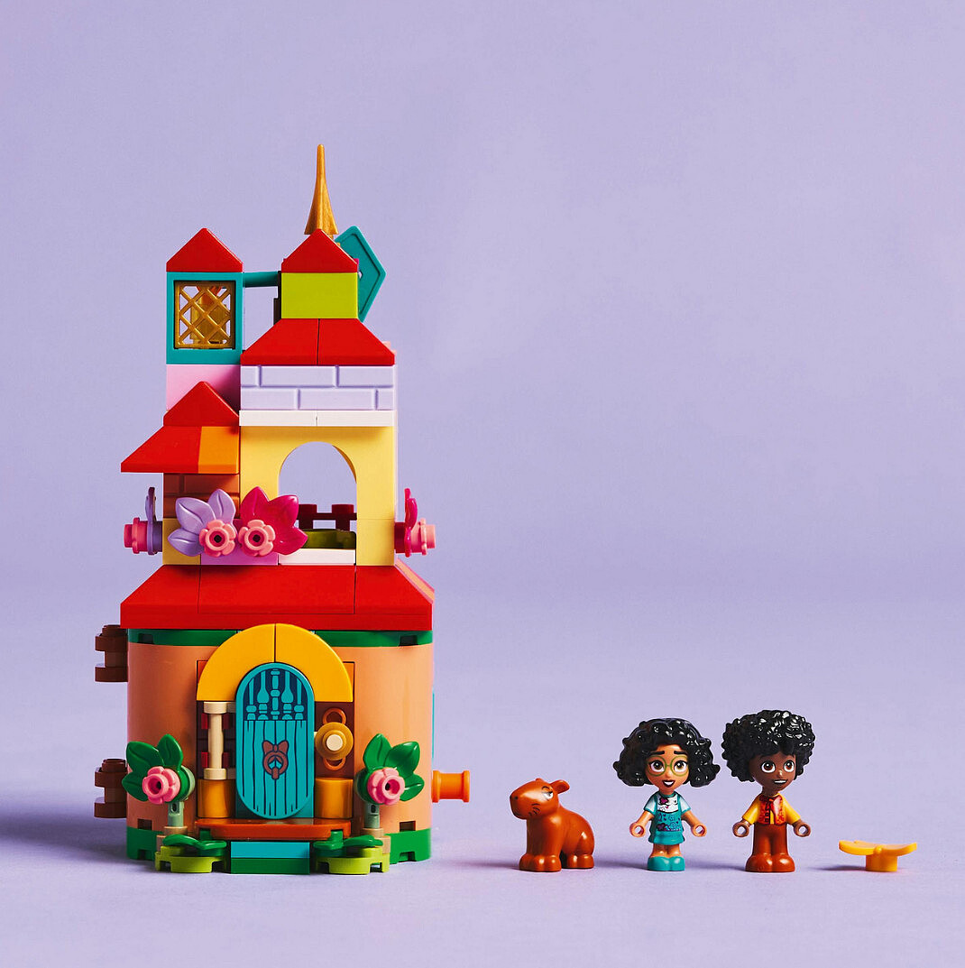 klocki-lego-disney-nasze-magiczne-encanto-minidom-43261-domek-figurki.jpg
