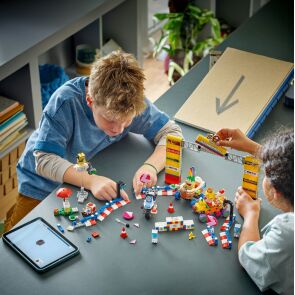 klocki-lego-super-mario-mario-kart-zestaw-baby-peach-i-grand-prix-72036-zabawa.jpg