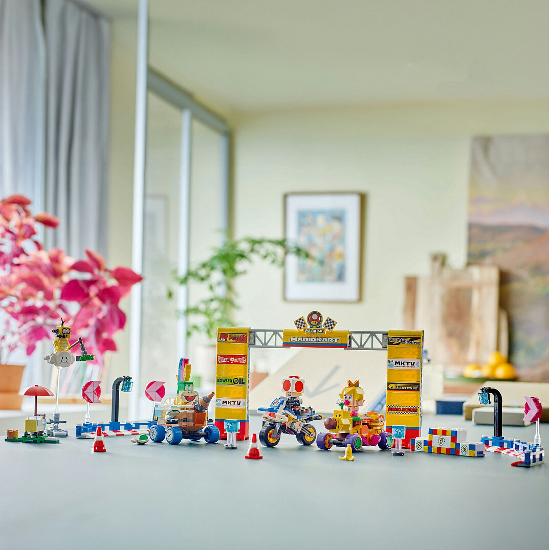 klocki-lego-super-mario-mario-kart-zestaw-baby-peach-i-grand-prix-72036-w-pokoju.jpg